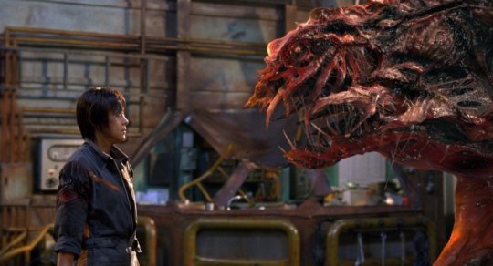 Cha Hae-joon (차해준) faces off against the monster Cha Hae-joon (차해준) faces off against the monster