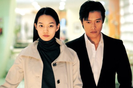 Sun-woo escorts Hee-soo, whose subtle charms impair his judgment