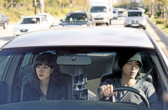 Yeong-shin announces to Ji-seok that she will leave him