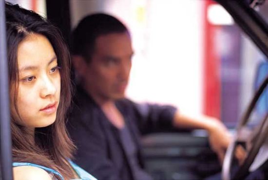 Han-gi and Sun-hwa develop a bizarre co-dependency