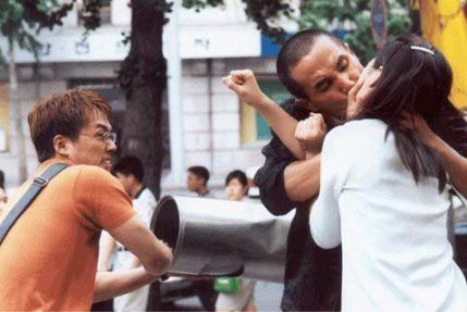 Han-gi forced himself upon Sun-hwa, despite her boyfriend's objections