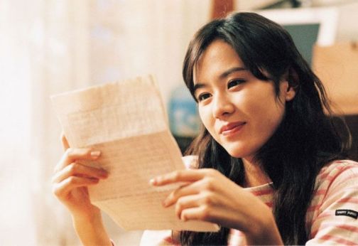 Ji-hye begins reading her mother's old love letters