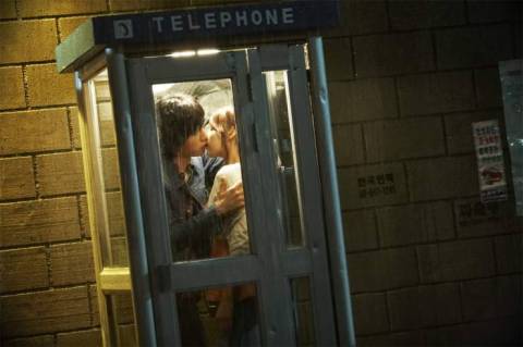 Jun-seo remembers the romantic moments from his and Mi-yeon's past Jun-seo remembers the romantic moments from his and Mi-yeon's past