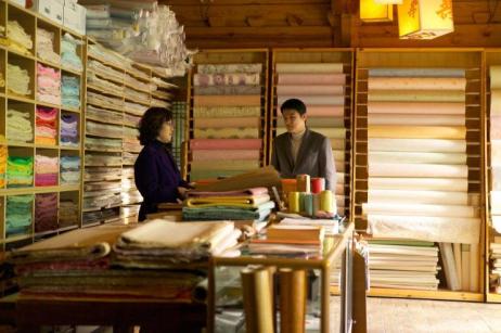 Pil-yong's interest in hanji leads to a world he never knew existed