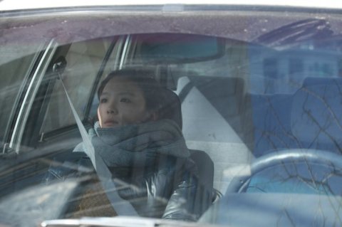 The introduction of pregnant daughter Soo-jin increases the familial tension The introduction of pregnant daughter Soo-jin increases the familial tension