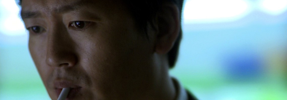 The amesiac man (Kim Jeong-tae (김정태) attempts to (re-)discover his identity