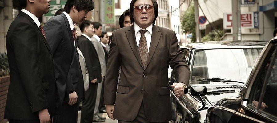 Ik-hyeon settles into his 'gangster' role with ease