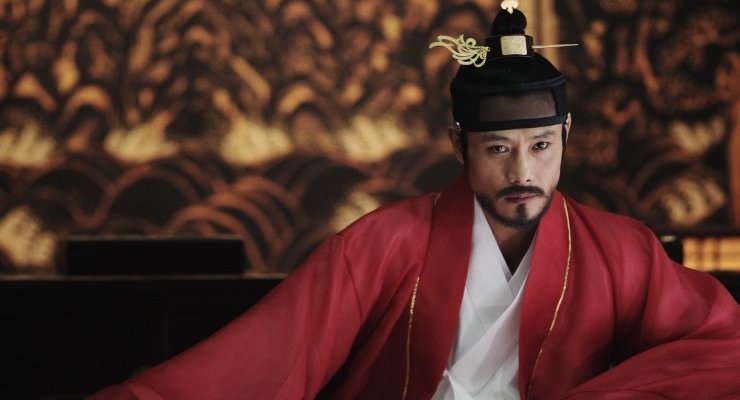 King Gwang-hae becomes increasingly paranoid as attempts against his life are made