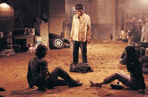 Gyeong-sun and Su-ji attempt to flee from Dok-bul