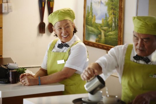 Strong-willed Mal-soon works in a coffee shop where she still gets in trouble