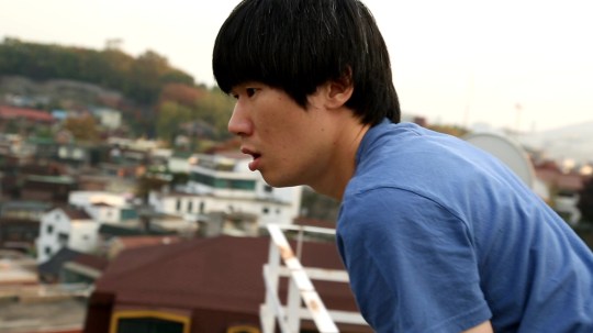 Lazy wannabe filmmaker Sang-seok meanders through life