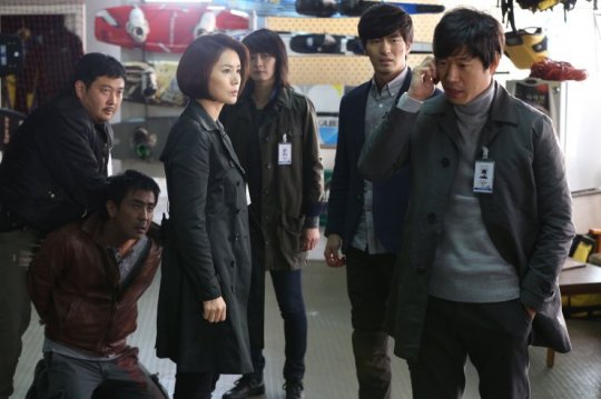 The situation gets complicated when Detective Jeong clashes with Chief Song