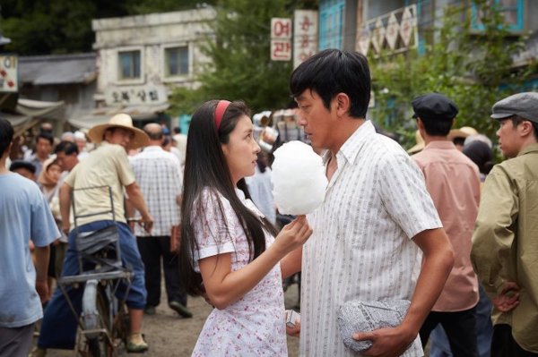 Sam-gwan falls for the most beautiful girl in the village, Ok-ran